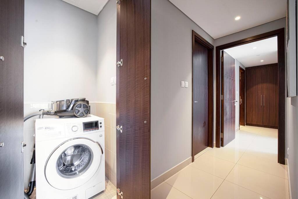 Magnificent Brand New Lux 3Br Burj & Fountain View Apartment Dubai Luaran gambar