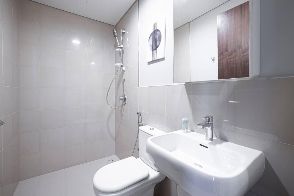 Magnificent Brand New Lux 3Br Burj & Fountain View Apartment Dubai Luaran gambar