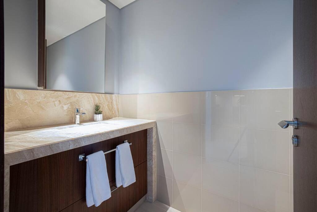 Magnificent Brand New Lux 3Br Burj & Fountain View Apartment Dubai Luaran gambar